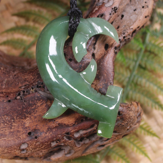 Hammerhead pendant carved from Inanga Pounamu - NZ Greenstone