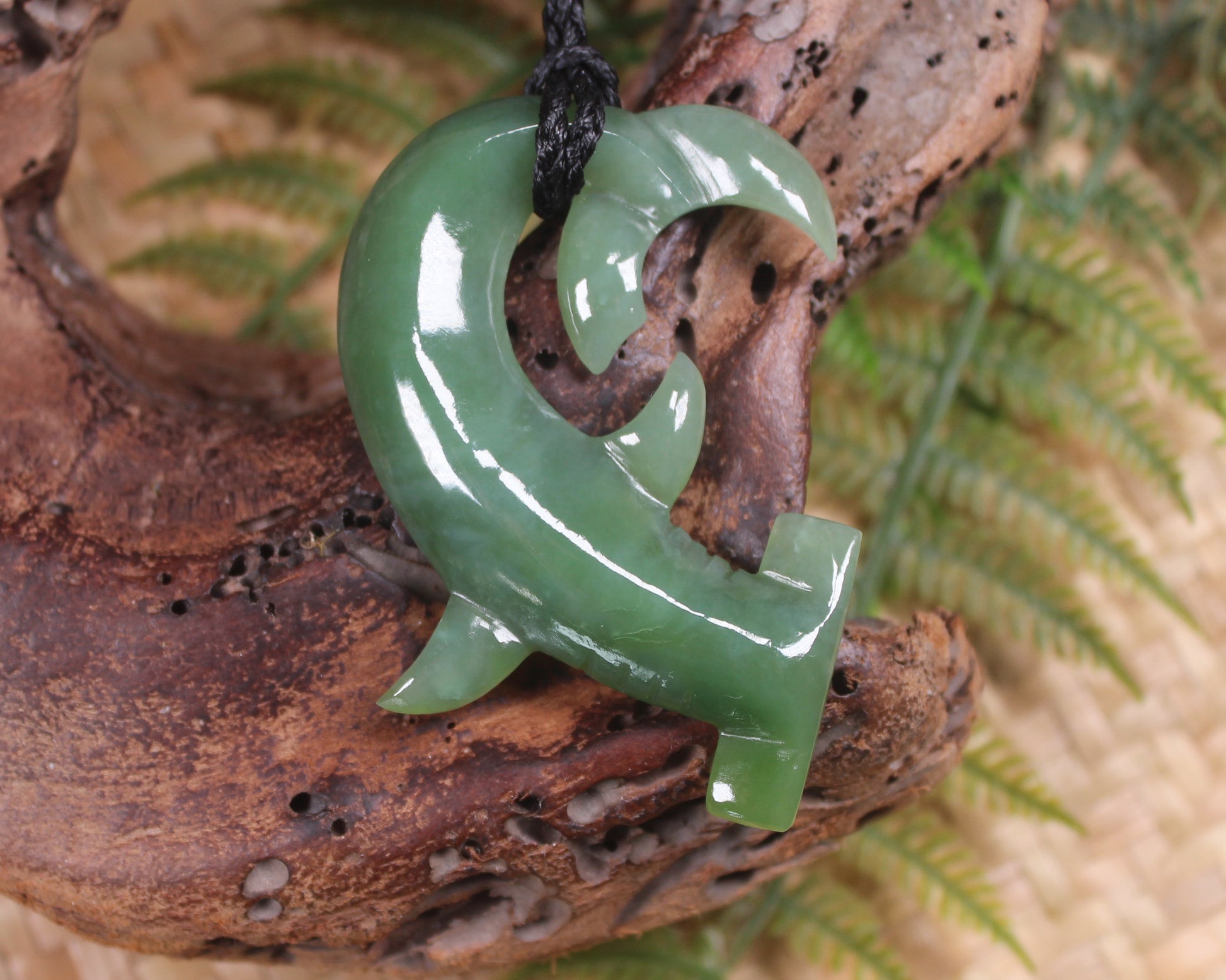 Hammerhead pendant carved from Inanga Pounamu - NZ Greenstone