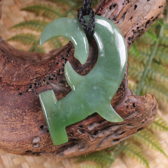 Hammerhead pendant carved from Inanga Pounamu - NZ Greenstone