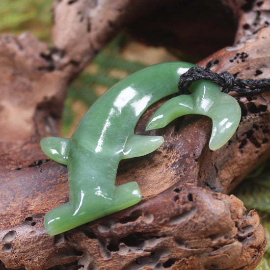 Hammerhead pendant carved from Inanga Pounamu - NZ Greenstone