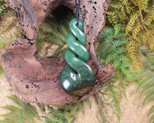 Twist or Pikorua carved from Rimu Pounamu - NZ Greenstone