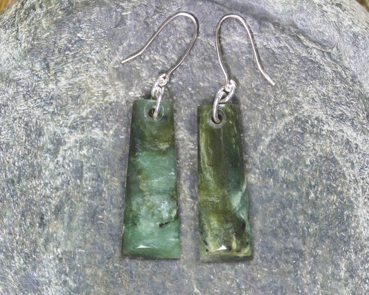 Toki Earrings carved from Hapopo Pounamu - NZ Greenstone