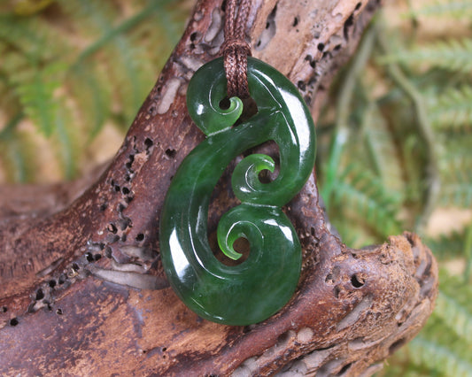 Hammerhead pendant carved from Kawakawa Pounamu - NZ Greenstone