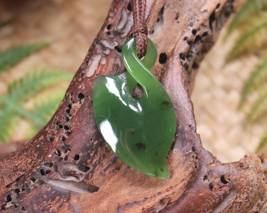 Twist or Pikorua carved from Hapopo Pounamu - NZ Greenstone