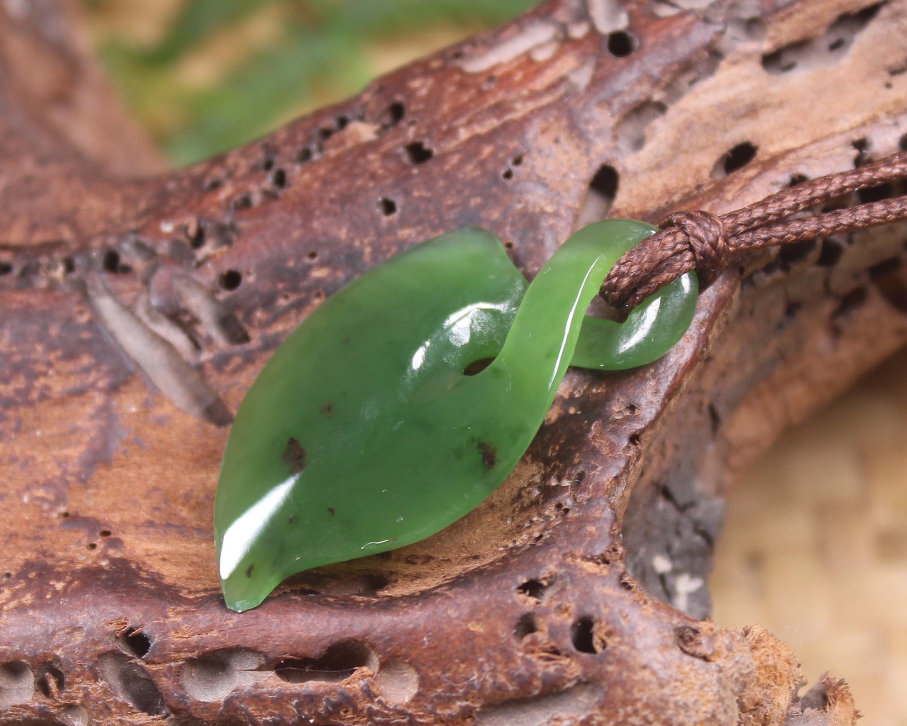 Twist or Pikorua carved from Hapopo Pounamu - NZ Greenstone