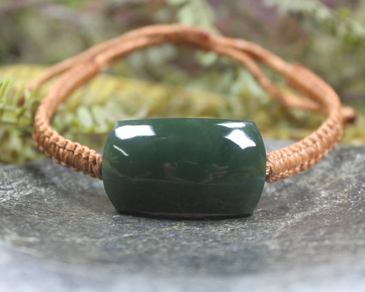 Adjustable cord bracelet with Kawakawa Pounamu