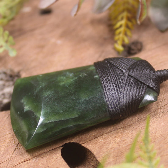 Kawakawa Pounamu Toki
