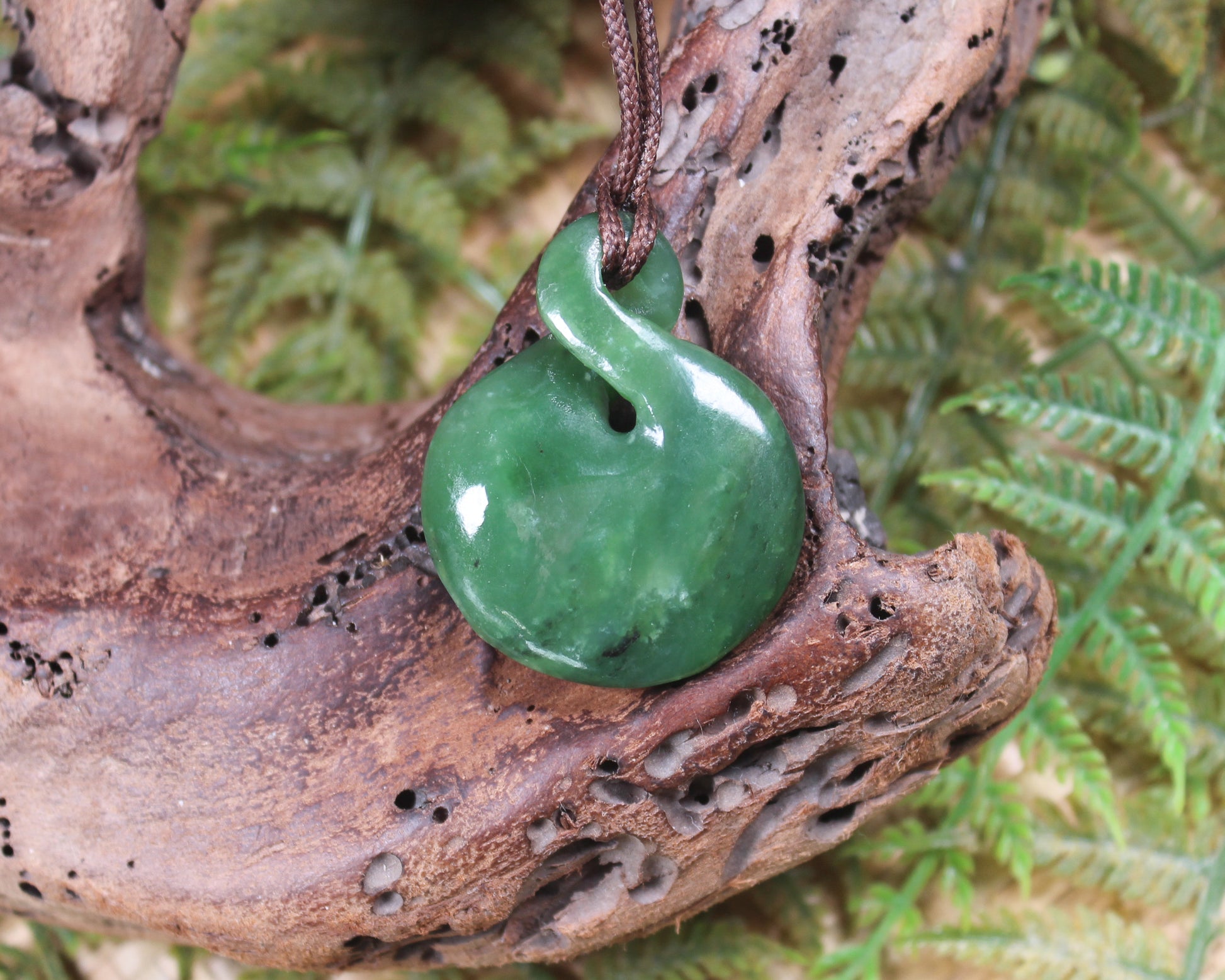 Twist or Pikorua carved from Hapopo Pounamu - NZ Greenstone