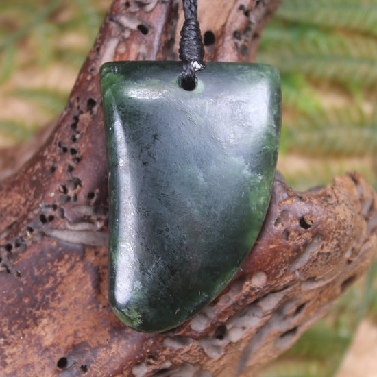 Taniwha Tooth or Niho carved from Kawakawa Pounamu - NZ Greenstone
