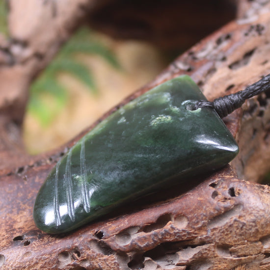 Taniwha Tooth or Niho carved from Kawakawa Pounamu - NZ Greenstone
