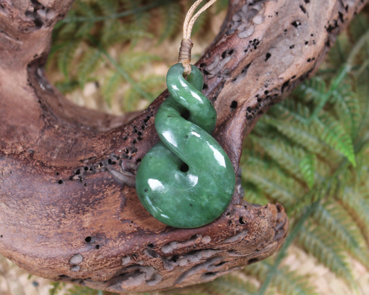 Twist or Pikorua carved from Hapopo Pounamu - NZ Greenstone
