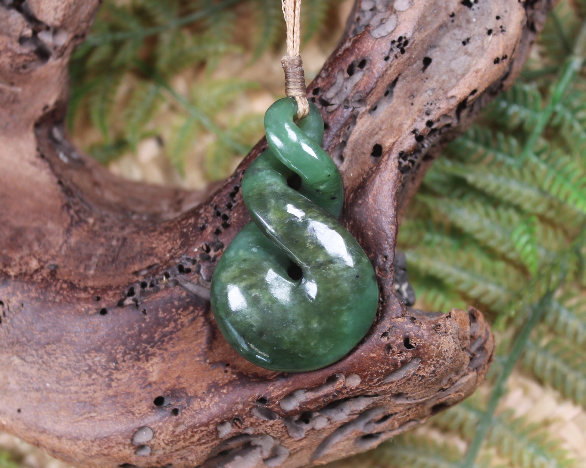 Twist or Pikorua carved from Hapopo Pounamu - NZ Greenstone