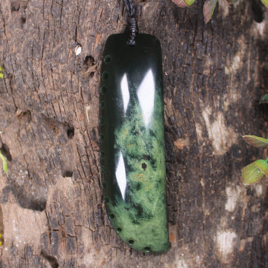 Flower Jade Pounamu Tooth pendant - NZ Greenstone
