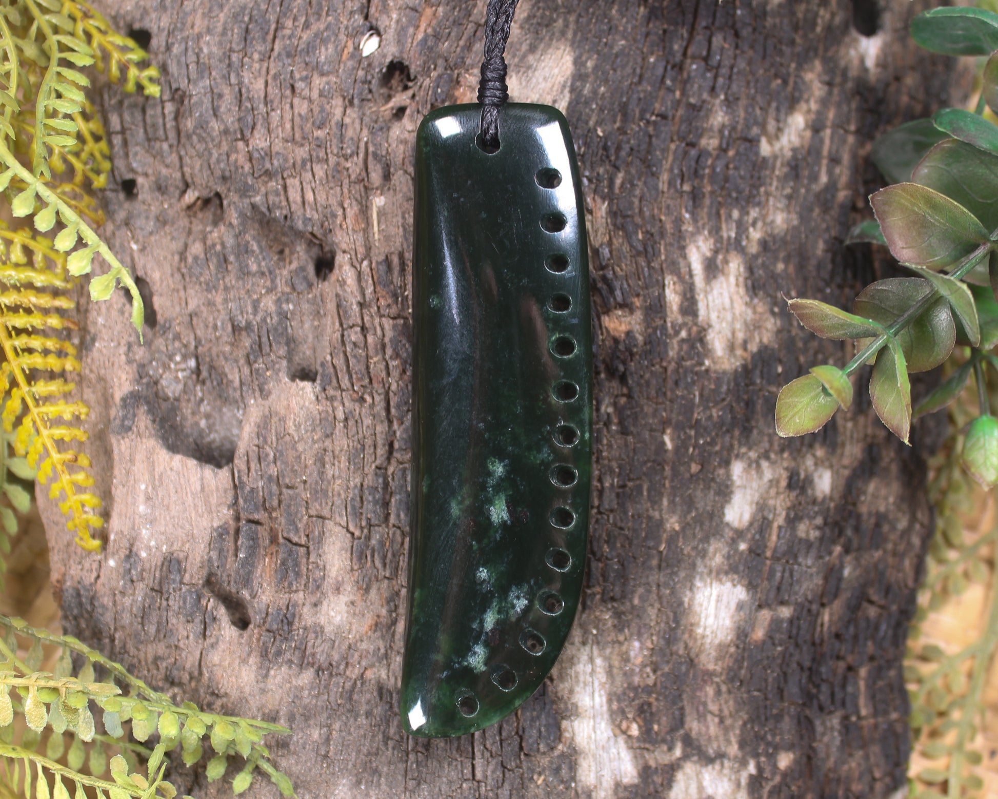 Flower Jade Pounamu Tooth pendant - NZ Greenstone