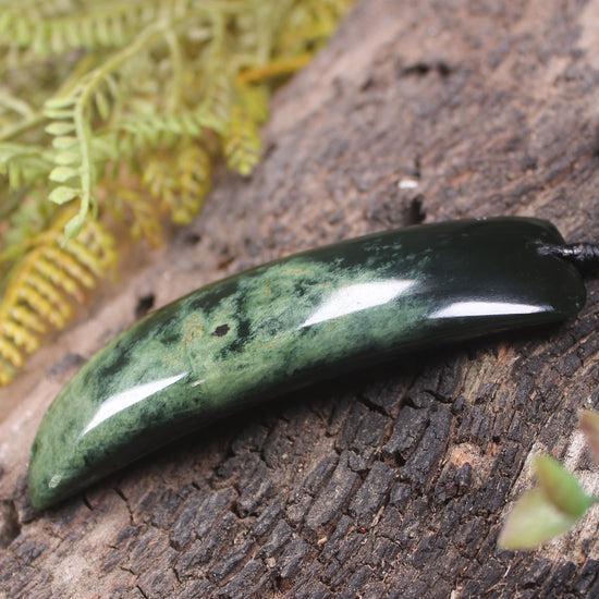 Flower Jade Pounamu Tooth pendant - NZ Greenstone