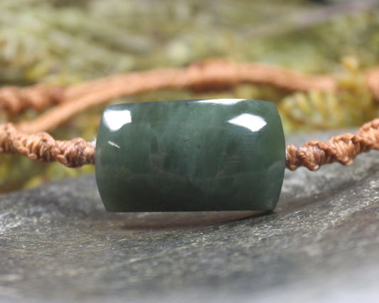 Adjustable cord bracelet with Kawakawa Pounamu