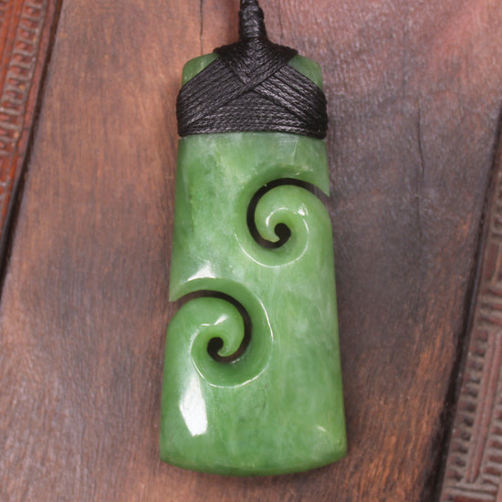 Hapopo Pounamu Toki with Koru