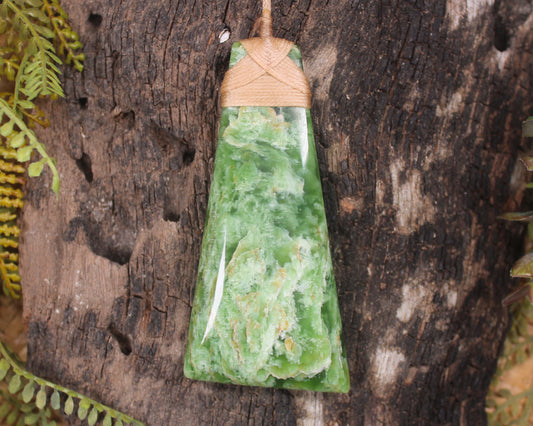 Flower Jade Pounamu Toki Pendant - NZ Greenstone