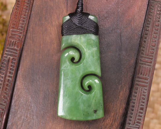 Hapopo Pounamu Toki with Koru