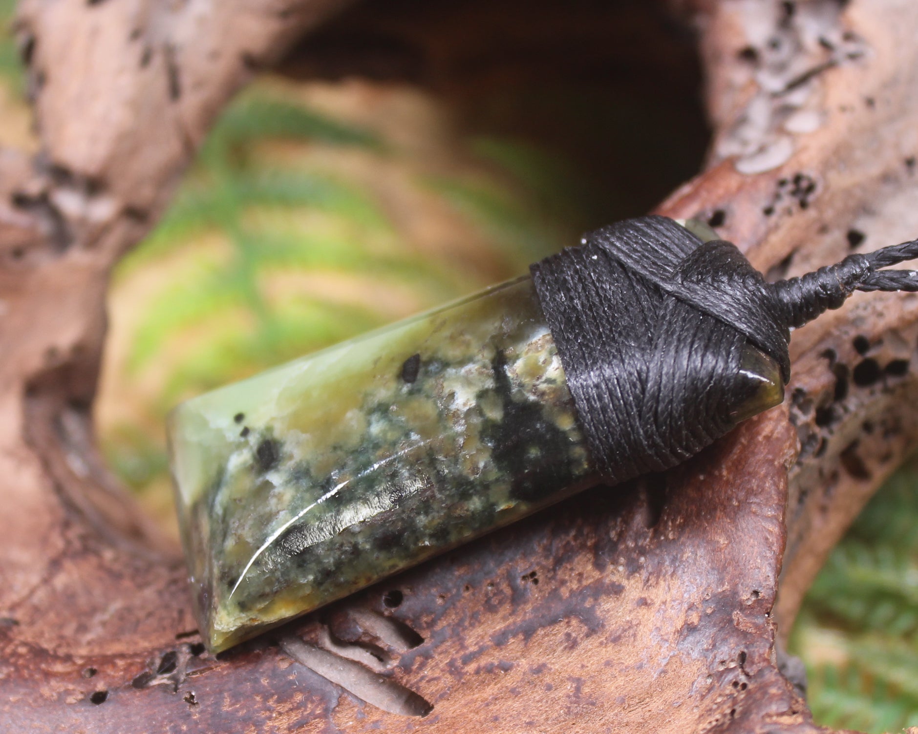 Hapopo Pounamu Toki - NZ Greenstone
