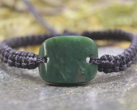 Adjustable cord bracelet with Kawakawa Pounamu