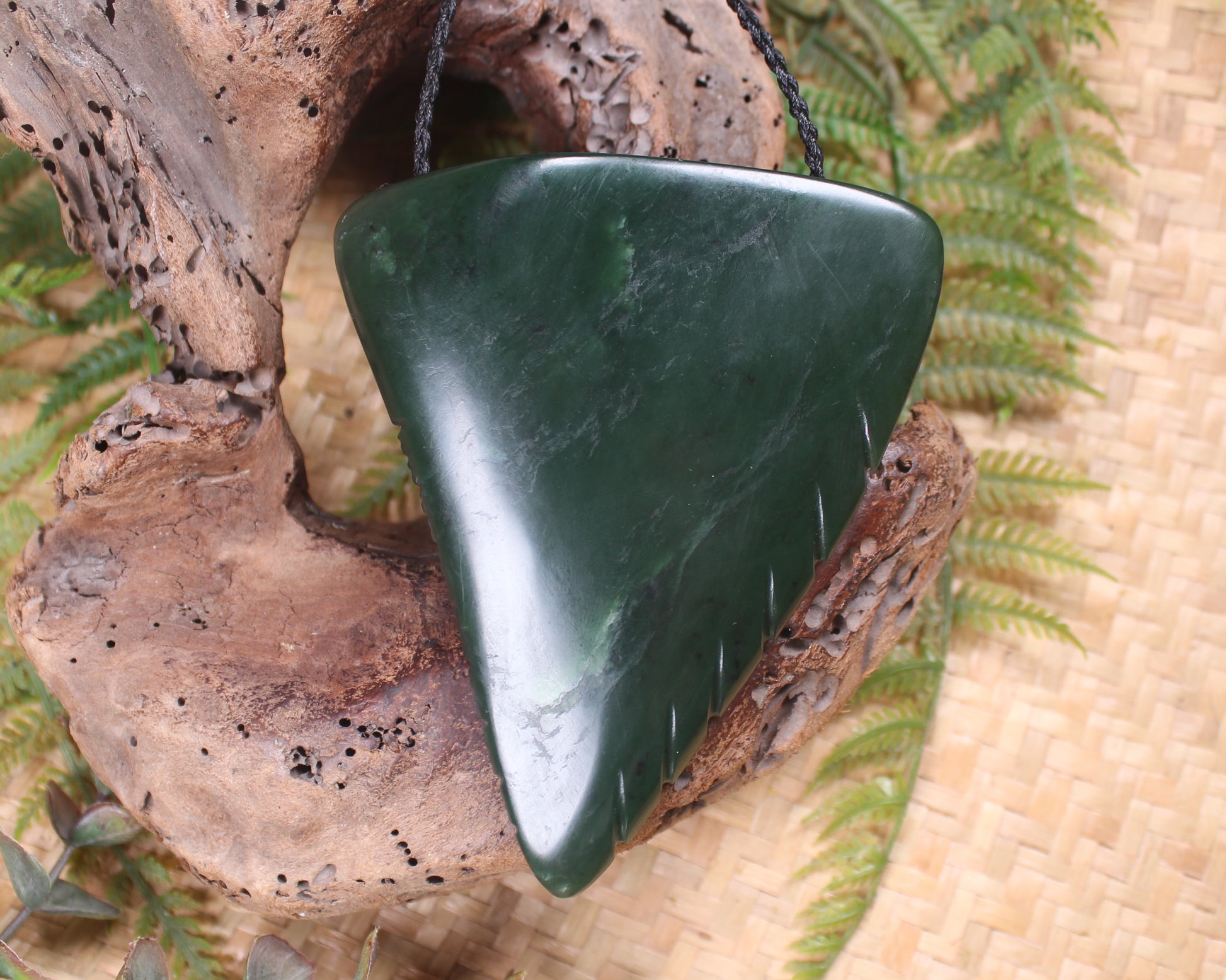 Taniwha Tooth or Niho carved from Kawakawa Pounamu - NZ Greenstone