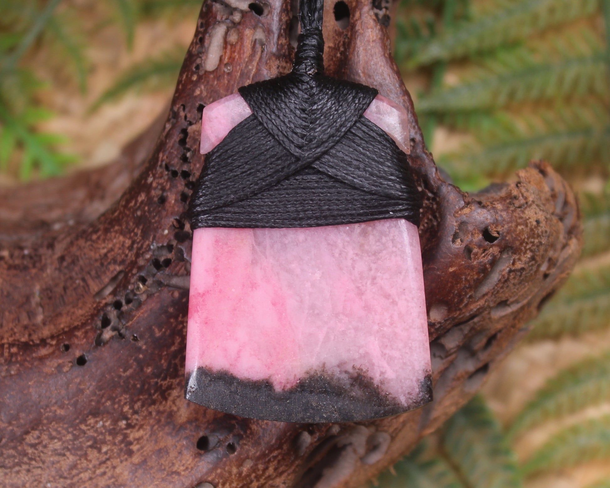NZ Rhodonite Toki
