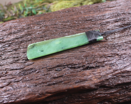 Toki or Adze Pendant carved from Hapopo Pounamu - NZ Greenstone