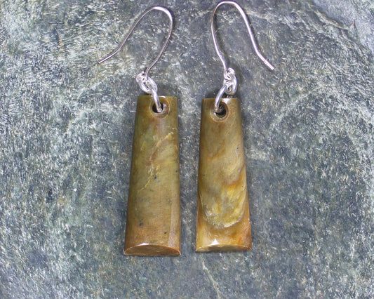 Toki Earrings carved from Totoweka Pounamu - NZ Greenstone