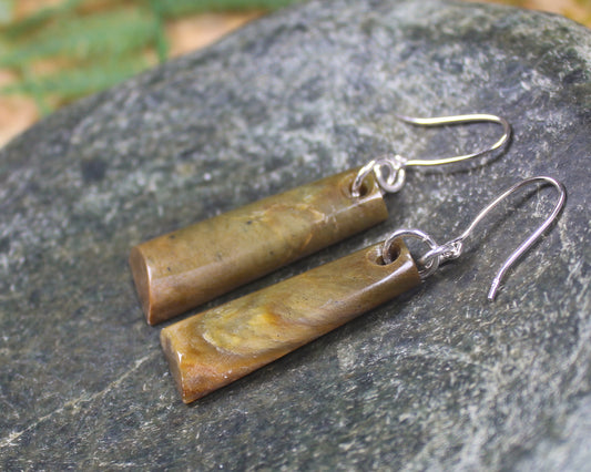 Toki Earrings carved from Totoweka Pounamu - NZ Greenstone