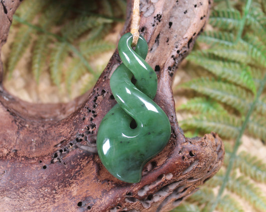 Twist or Pikorua carved from Hapopo Pounamu - NZ Greenstone