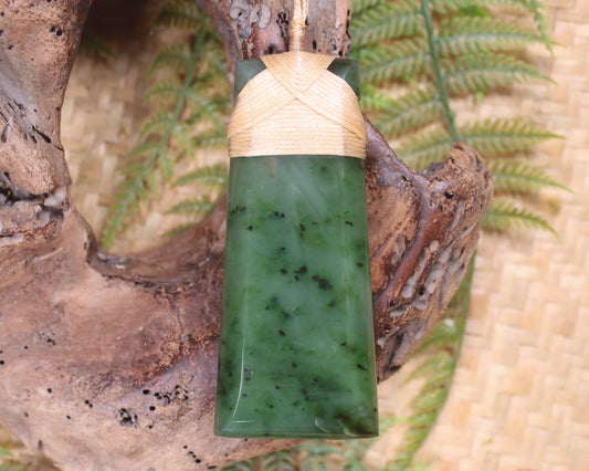 Hapopo Pounamu Toki - NZ Greenstone