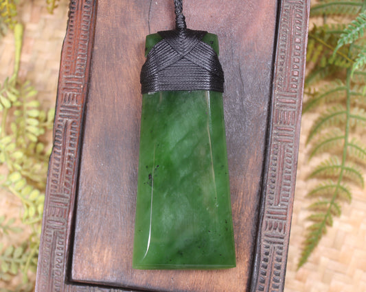 Hapopo Pounamu Toki - NZ Greenstone
