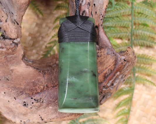 Hapopo Pounamu Toki - NZ Greenstone