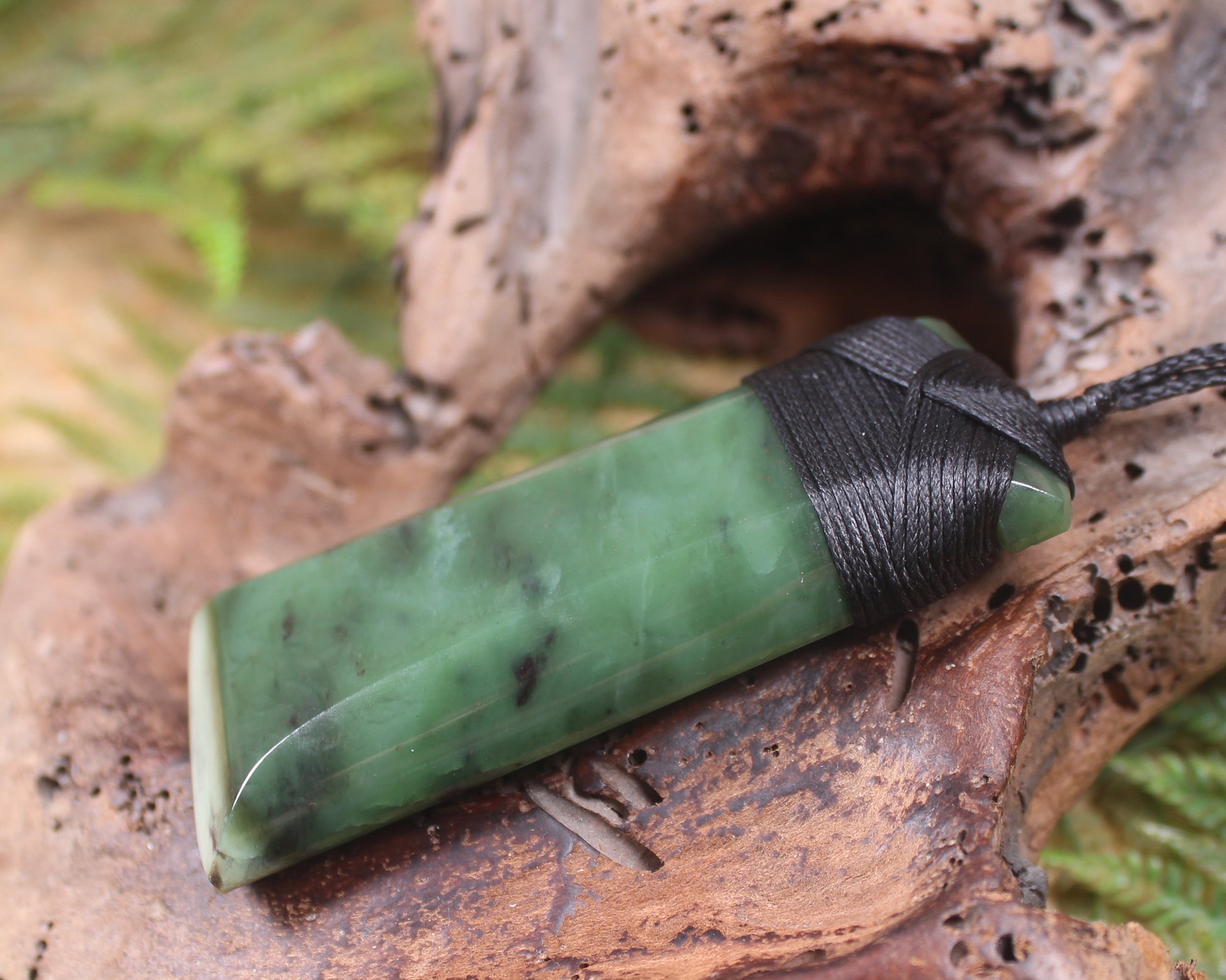 Hapopo Pounamu Toki - NZ Greenstone