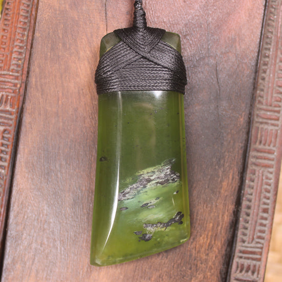 Toki or Adze Pendant carved from Tangiwai Pounamu - NZ Greenstone