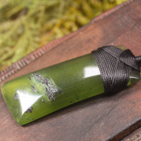 Toki or Adze Pendant carved from Tangiwai Pounamu - NZ Greenstone