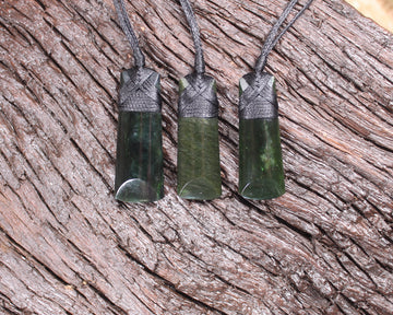 Toki or Adze Pendant carved from Kawakawa Pounamu - NZ Greenstone
