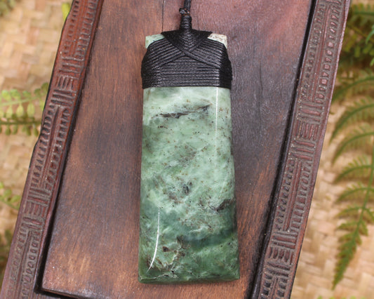 Hapopo Pounamu Toki - NZ Greenstone
