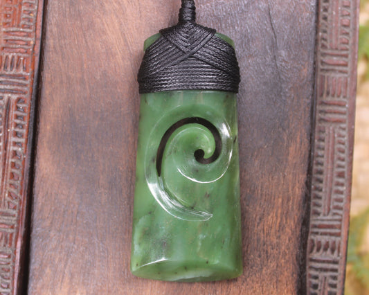 Hapopo Pounamu Toki with Koru