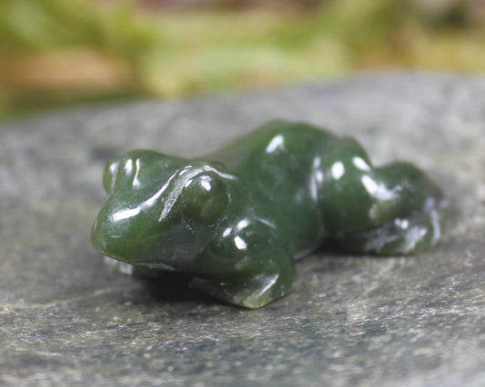 Kawakawa Pounamu Frog Sculpture