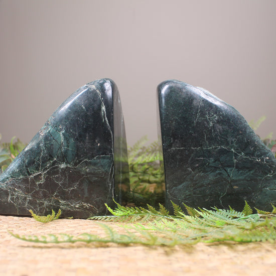 Serpentine Pounamu Sculpture - NZ Greenstone