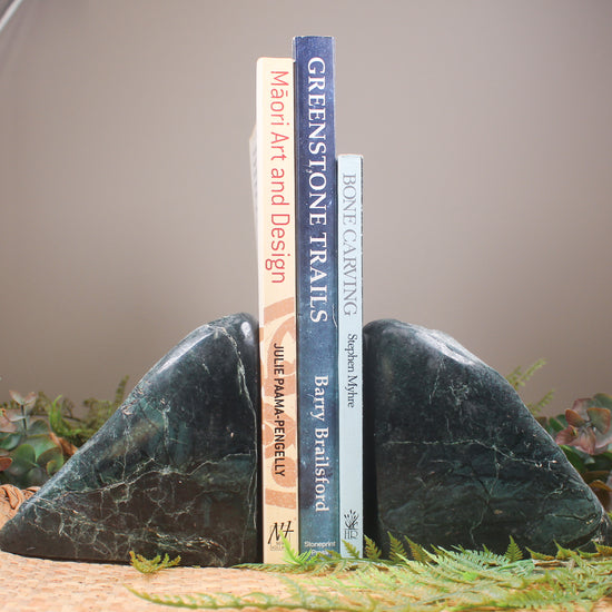 Serpentine Pounamu Sculpture - NZ Greenstone