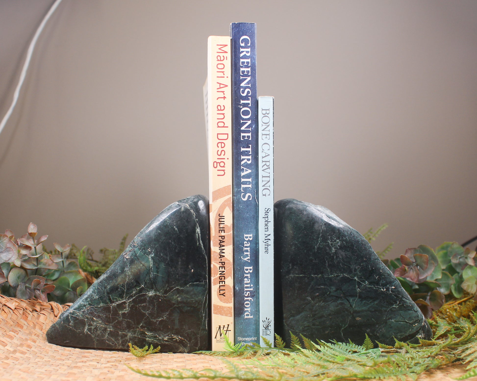 Serpentine Pounamu Sculpture - NZ Greenstone