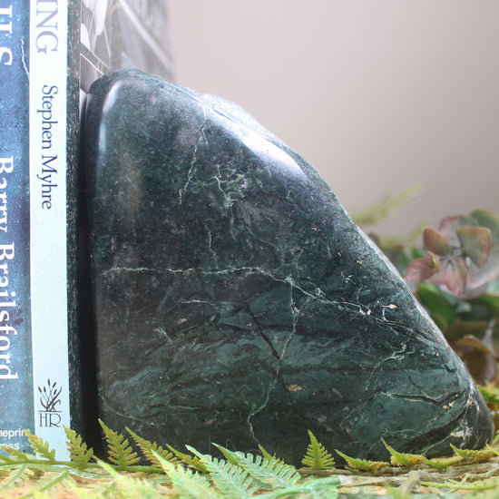 Serpentine Pounamu Sculpture - NZ Greenstone