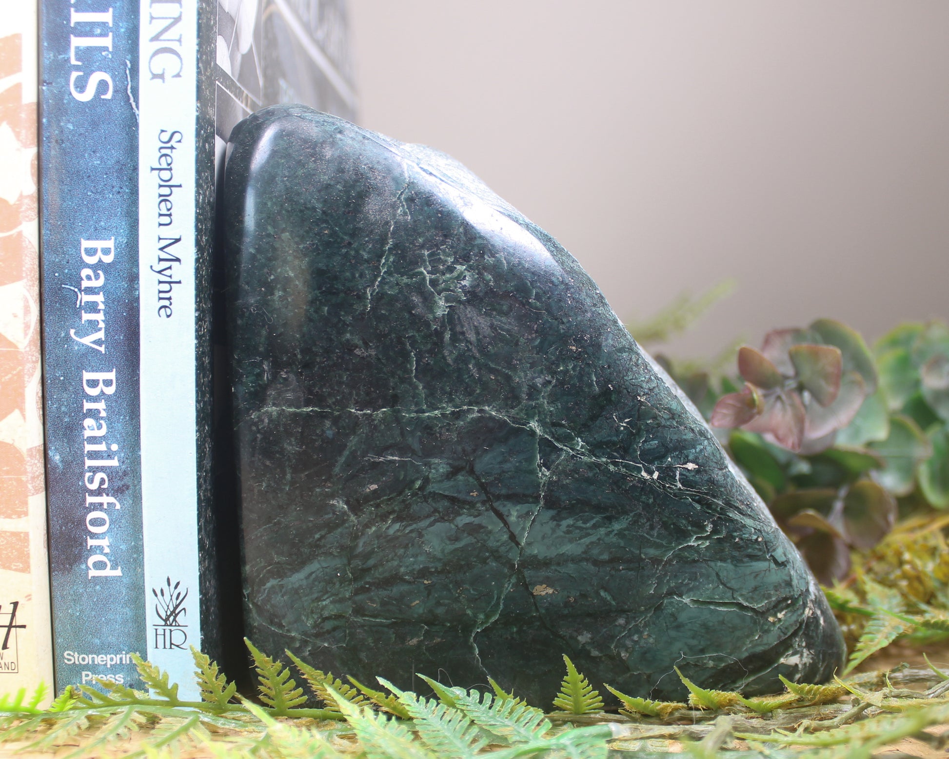 Serpentine Pounamu Sculpture - NZ Greenstone