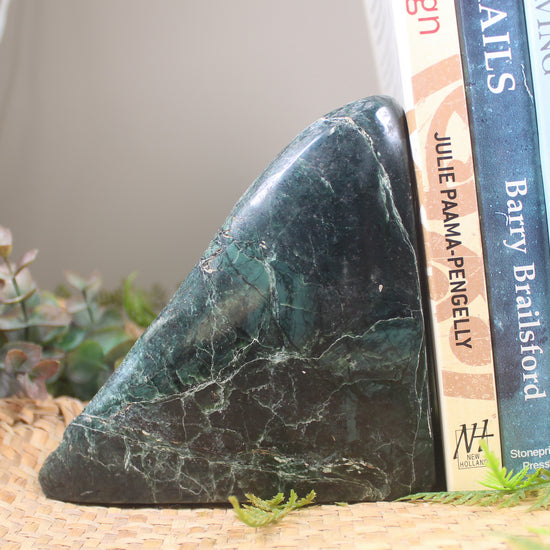 Serpentine Pounamu Sculpture - NZ Greenstone