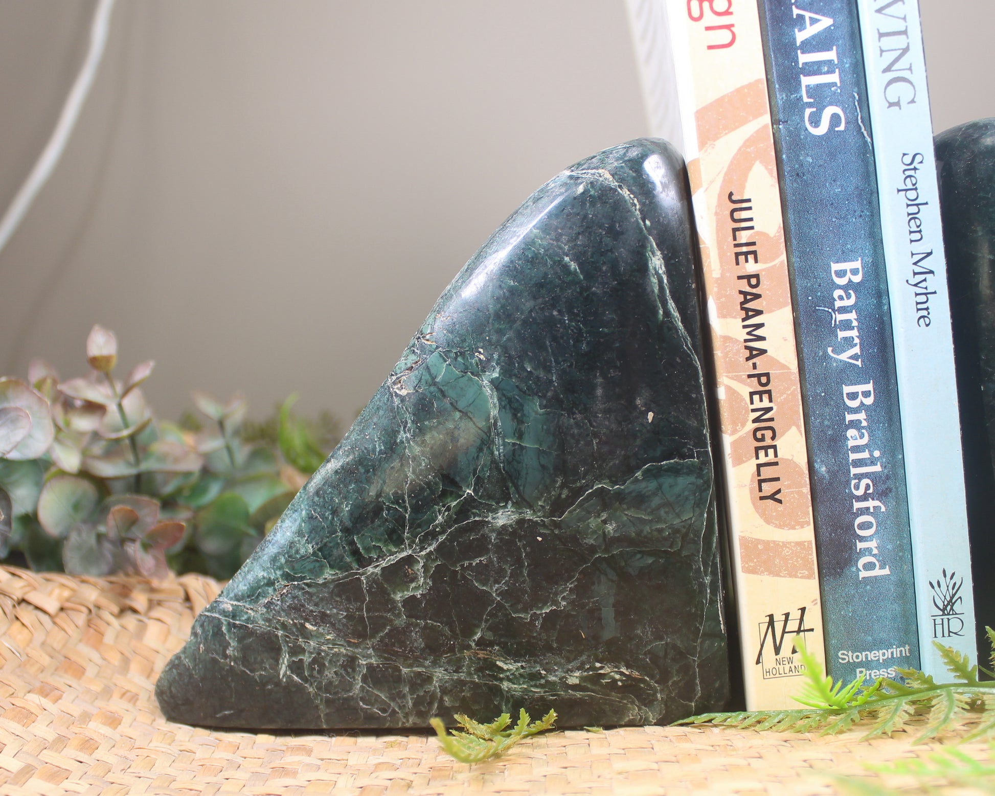 Serpentine Pounamu Sculpture - NZ Greenstone