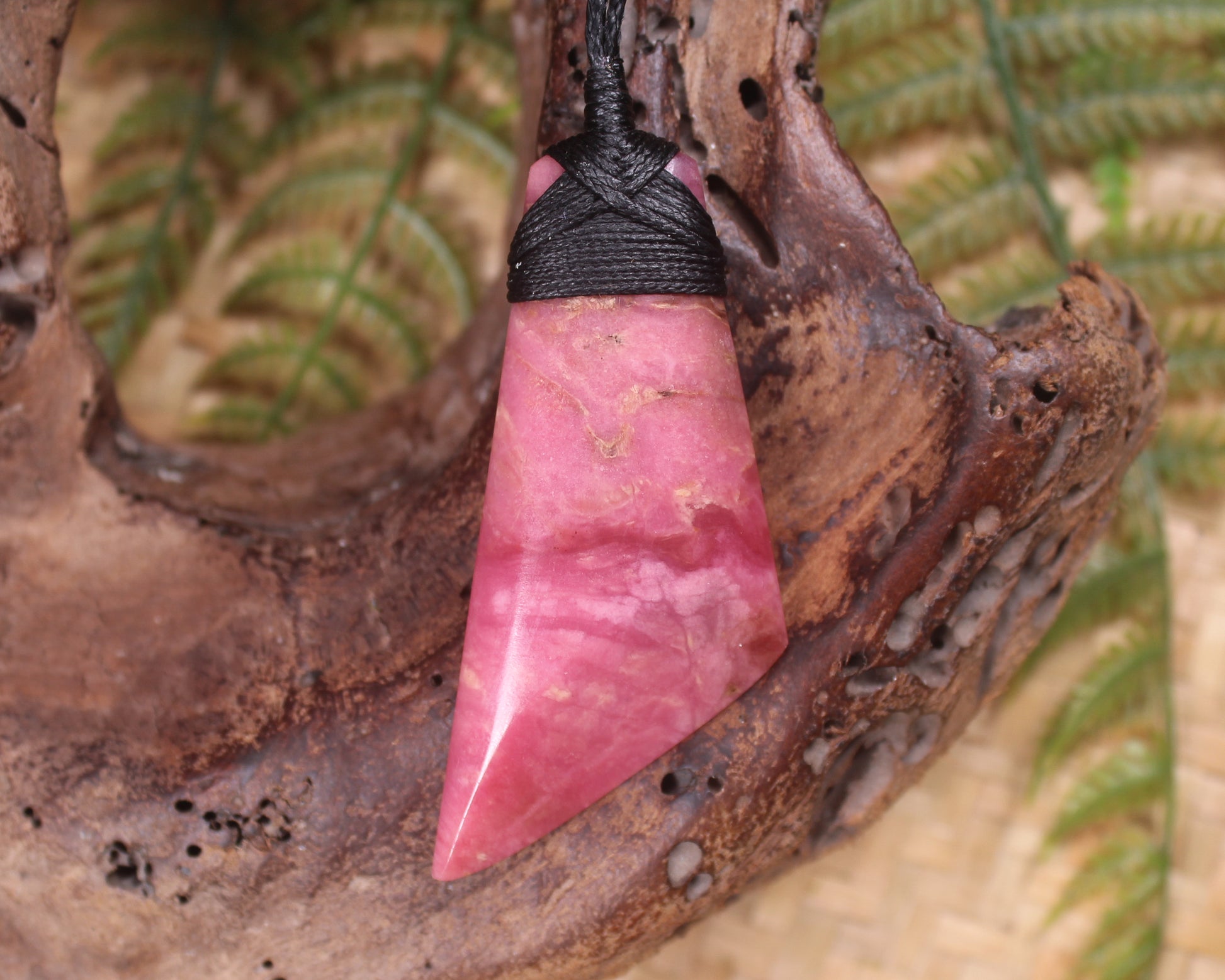 Rhodonite Toki