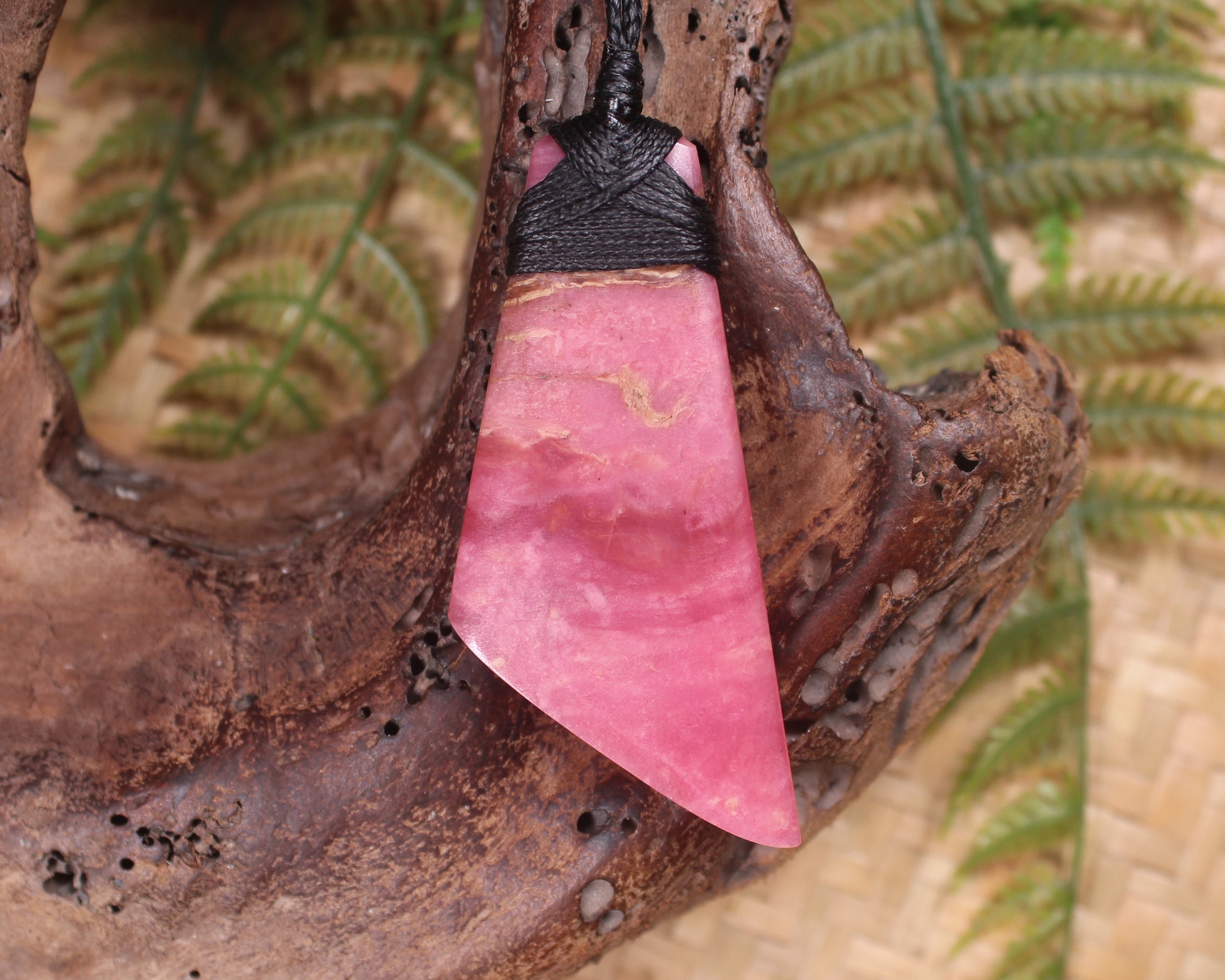 Rhodonite Toki